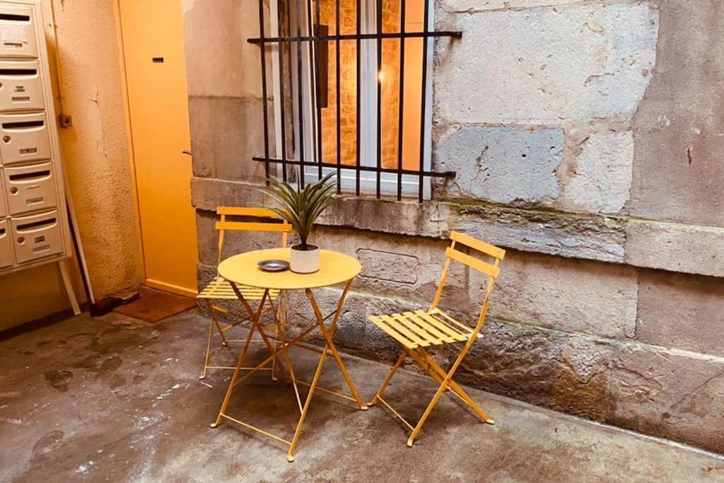 Studio Renove Avec Patio, Coeur Du Centre Ville Besancon Exterior photo